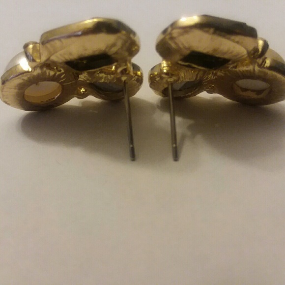 Cära New York Black Pearl Earrings - Picture 6 of 6